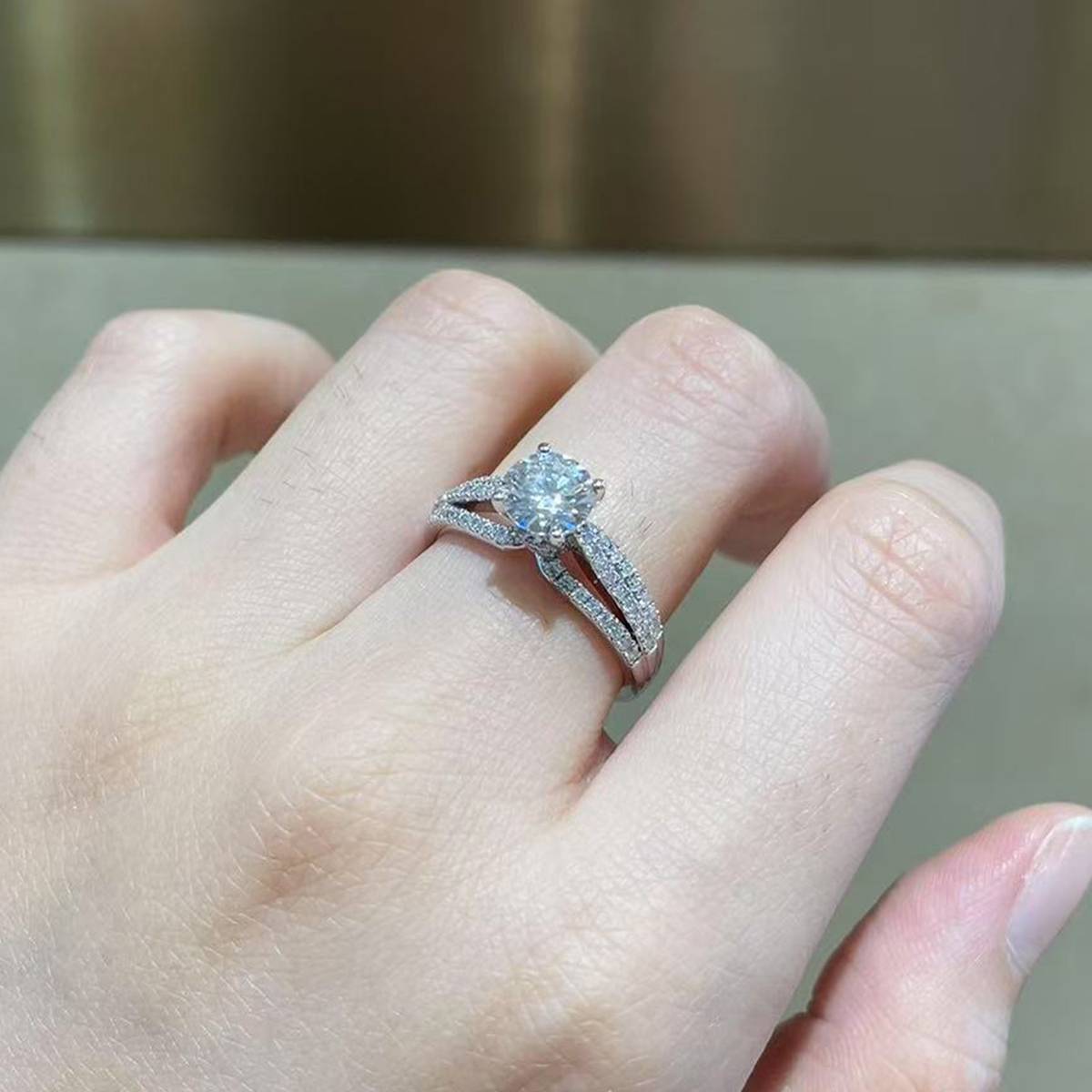 Light Luxury Four Claw Women's Ring S925 Silver Plated Platinum Customized Selection Main Stone Moissanite Diamond 1.0ct/Secondary Stone High Carbon Diamond